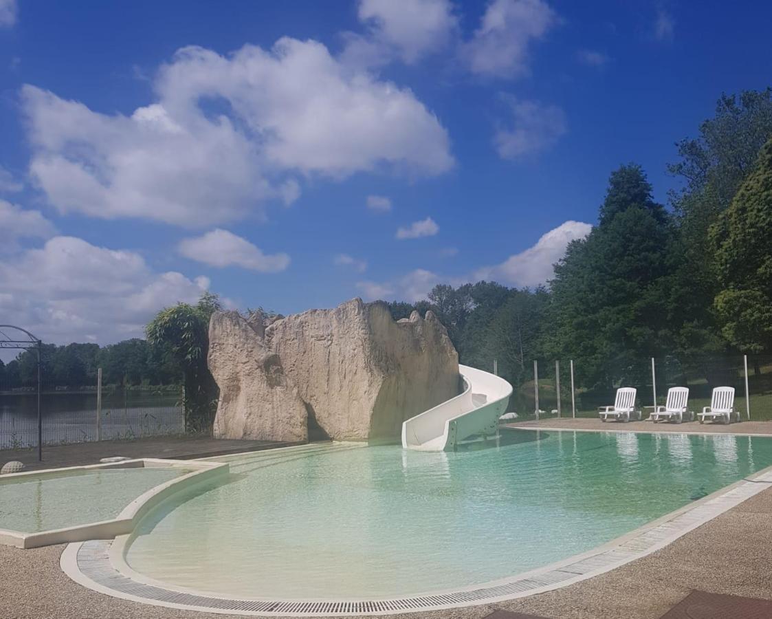 Chalet Simple Au Camping L'Etruyere Au Lac La Tardiere Екстер'єр фото