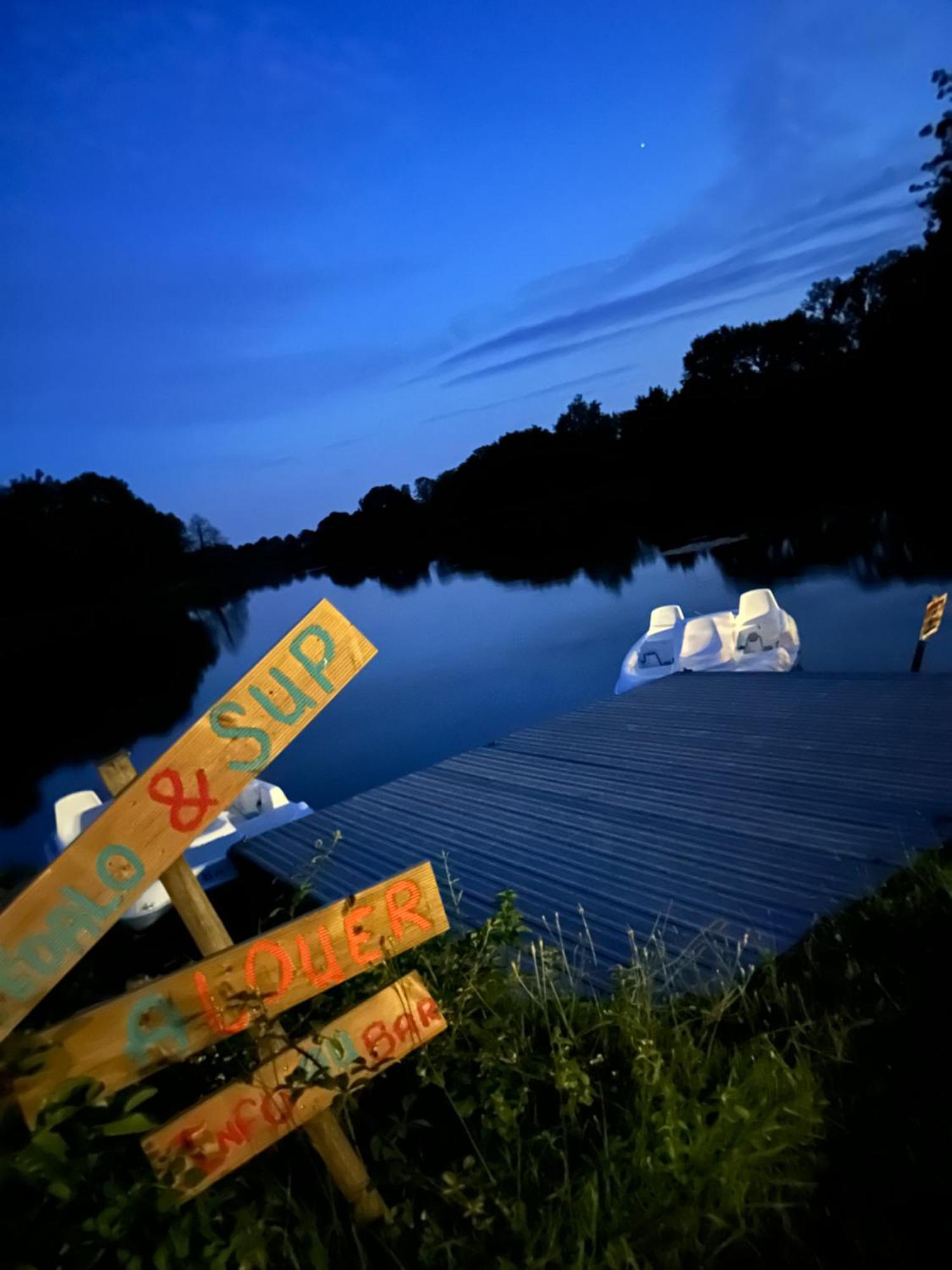 Chalet Simple Au Camping L'Etruyere Au Lac La Tardiere Екстер'єр фото