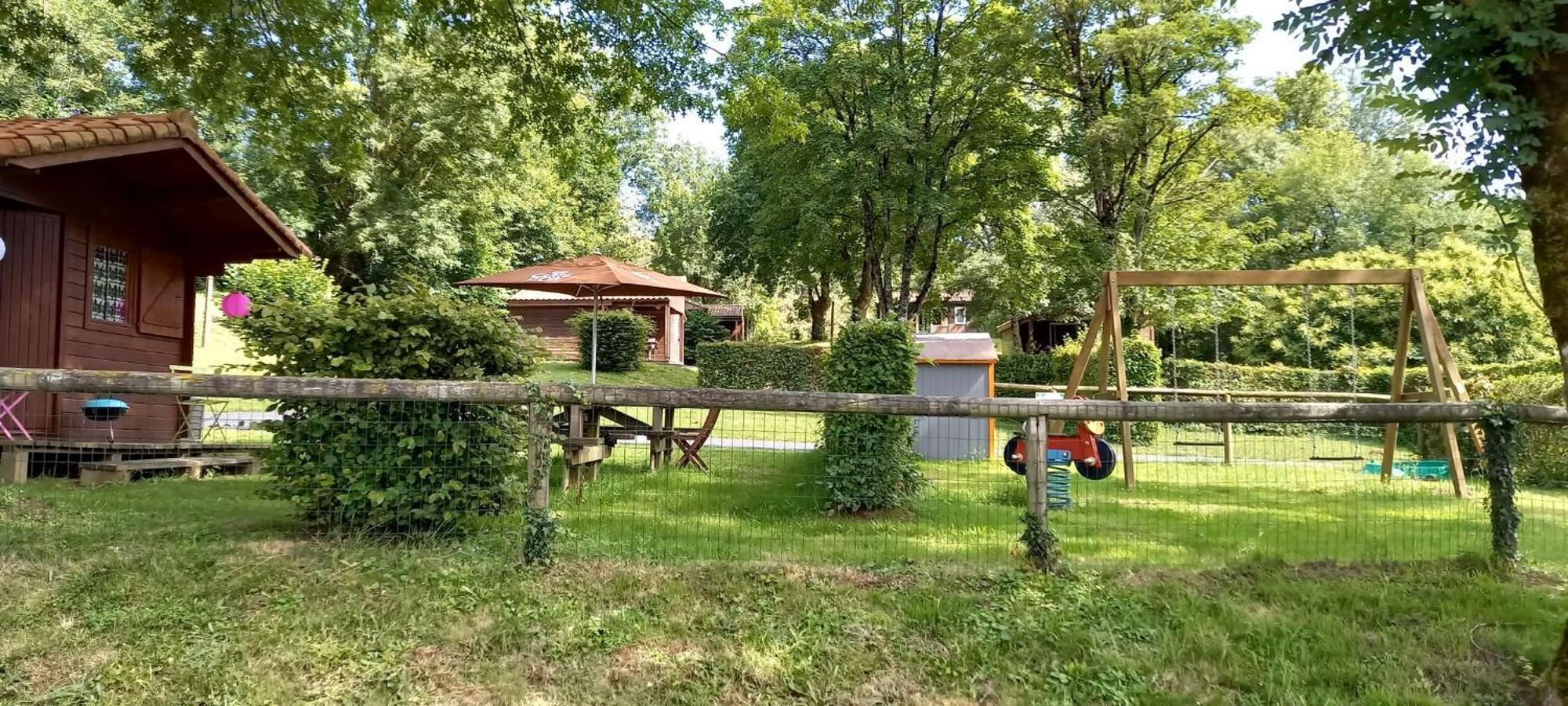 Chalet Simple Au Camping L'Etruyere Au Lac La Tardiere Екстер'єр фото